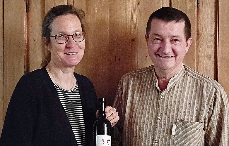 Nicole und Röbi Eberhard in der gemütlichen Stube im Bauernhaus in der Vollenweid. Nicole und Röbi Eberhard in der gemütlichen Stube im Bauernhaus in der Vollenweid.