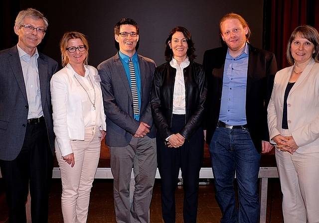 Engagierte Diskussion zum Thema Ethik in der Migrationspolitik. Die Redner von links: Geschäftsstellenleiter Christoph Balmer, Esther Dunn, Moderator Johan Rochel, Annette Luther, Andreas Cassee und Barbara Büschi. (Bild Martin Platter)