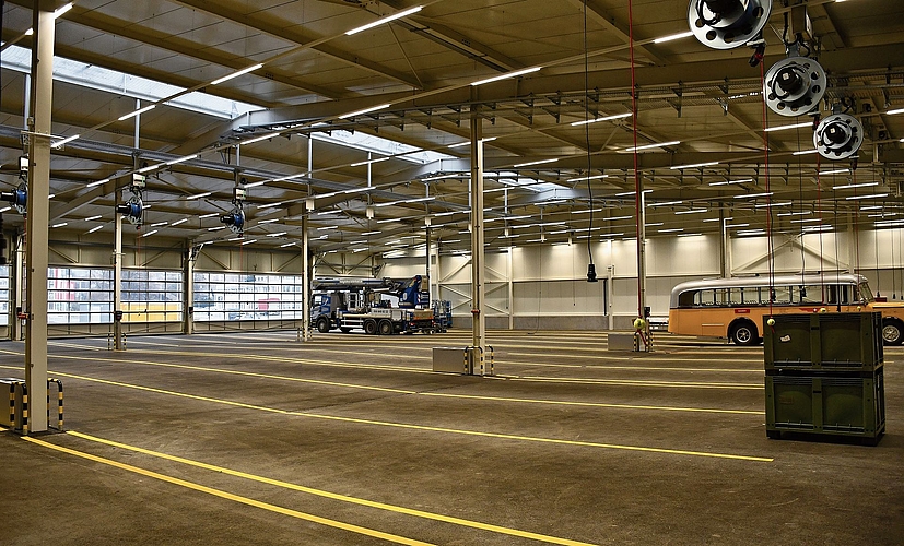 März: Die erste Postauto-Halle der Schweiz sorgte schweizweit für Furore. Sie steht im Industriegebiet Moosbach in Affoltern. Die elektrisch betriebenen Busse können dort geladen werden. (Bild Dominik Stierli) März: Die erste Postauto-Halle der Schweiz sorgte schweizweit für Furore. Sie steht im Industriegebiet Moosbach in Affoltern. Die elektrisch betriebenen Busse können dort geladen werden. (Bild Dominik Stierli)