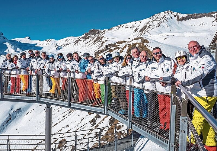 Ski- und Snowboardausbildner im Trainingsweekend in Grindelwald – noch mit den alten Jacken.