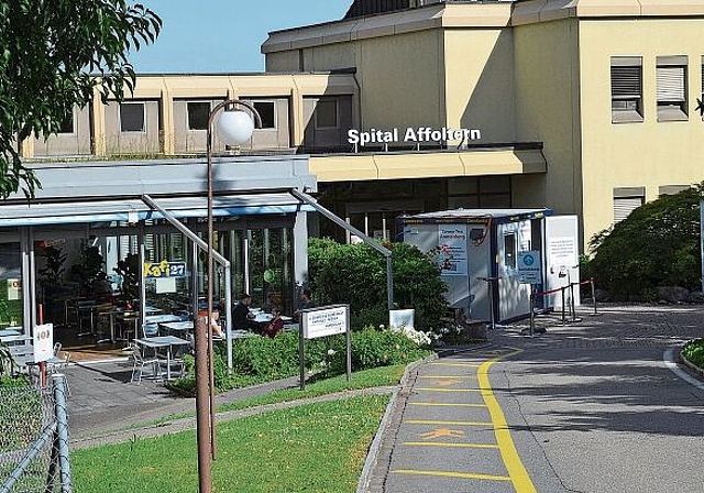 Ab Juli kann sich das Spital Affoltern für Leistungsaufträge ab 2023 bewerben, fürs Basispaket der wohnortnahen Grundversorgung (Notfall, Chirurgie und Innere Medizin) sowie Akutgeriatrie, Palliative Care und Psychiatrie. (Bild Thomas Stöckli)