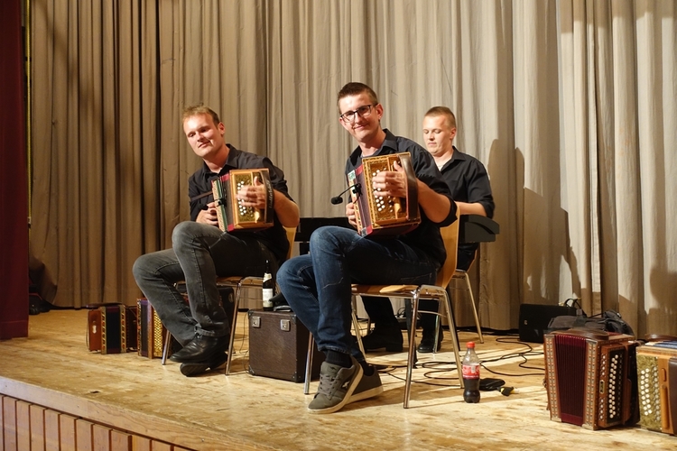Das Ländlertrio Schuler-Wiget sorgte bei der Kappeler Bundesfeier für musikalische Unterhaltung (Foto Marcus Weiss) 