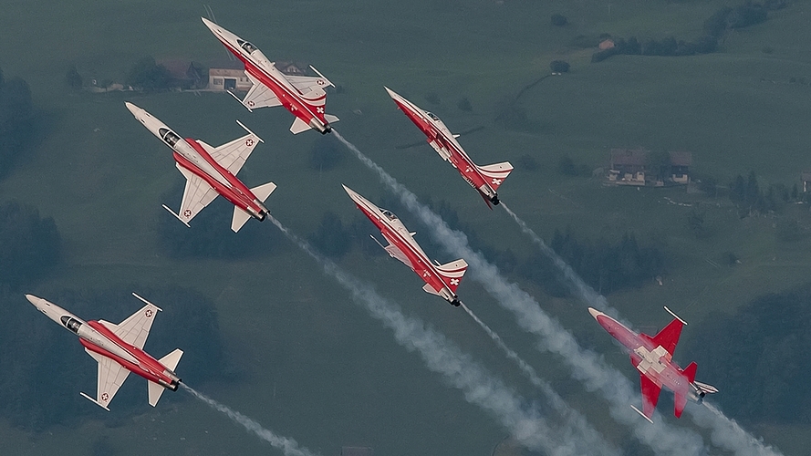 Das «Grande» der Patrouille Suisse anlässlich einer Vorführung in Brunnen SZ.
