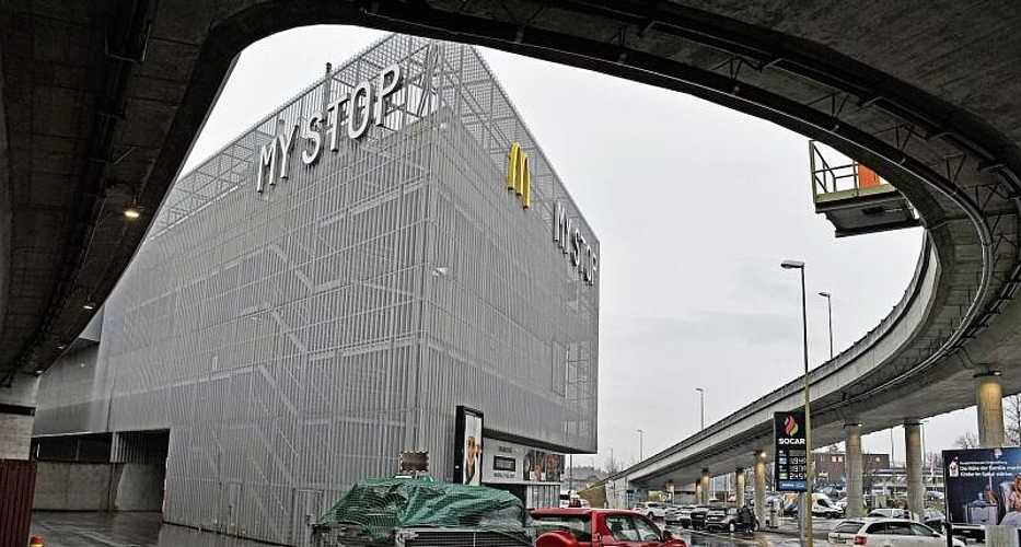 Die My Stop Raststätte an der Autobahn A4 zwischen Zug und Zürich wurde 2009 eröffnet. (Bilder Dominik Stierli)