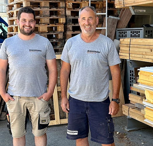 Nando (links) und Reto Brönnimann von «Brönnimann Holzbau». Nando (links) und Reto Brönnimann von «Brönnimann Holzbau».