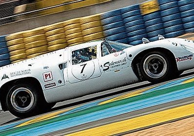 Vorneweg: Toni Seiler im Lola T70.