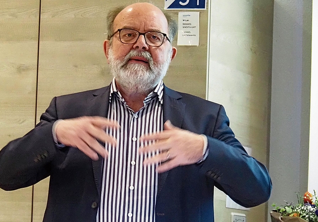 Heinz Rüegger formulierte Fakten rund um Art und Zeitpunkt des selbstbestimmten Sterbens ehrlich, offen und lebhaft. (Bilder Regula Zellweger)