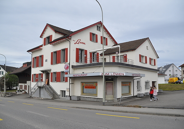 Schloss nach vielen Jahrzehnten Ende 2019 die Türen für immer: Das Restaurant Löwen in Obfelden. Derzeit ist der Verkauf von Inventar im Gang. (Bild Werner Schneiter)
