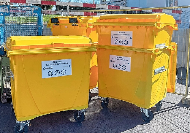 In diesen gelben Containern können die Kunststoff-Sammelsäcke deponiert werden. (Bild Dominik Stierli)