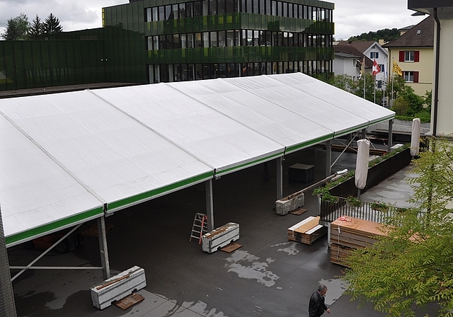 2013 präsentierte sich das Gewerbe im Bereich der Oberen Bahnhofstrasse in Affoltern in Zelten. Für 2018 ist ein anderes Konzept vorgesehen. (Archivbild)