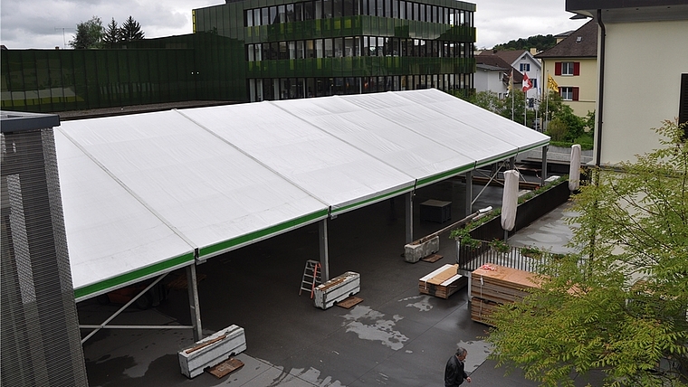 2013 präsentierte sich das Gewerbe im Bereich der Oberen Bahnhofstrasse in Affoltern in Zelten. Für 2018 ist ein anderes Konzept vorgesehen. (Archivbild)