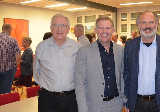 Sie führen das Spital gemeinsam in die Zukunft. Von links: Eduard Waldesbühl (Präsident Liquidationsausschuss), Stefan Gyseler (Präsident Betriebskommission und VR-Präsident der künftigen gAG Spital Affoltern), Daniel Eugster (VR-Präsident der