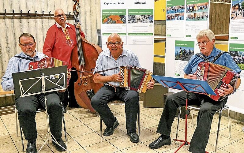 Für gute Stimmung sorgte die «Oberämtler Seniorenturner Musik» mit lüpfiger Ländlermusik. (Bilder Regula Zellweger)