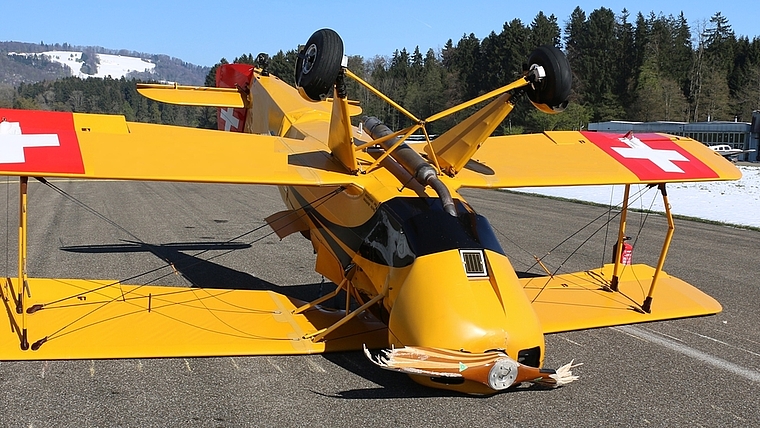 Auf dem Oberflügel gelandet. Der Sachschaden beläuft sich auf mehrere 10000 Franken. (Bild Kapo ZH)