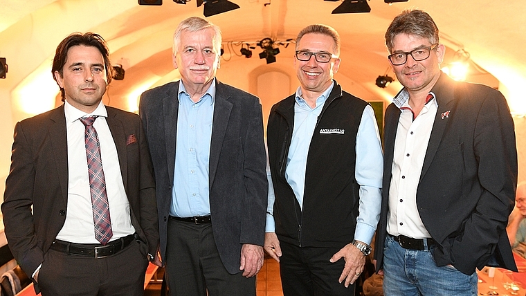 Moderator Werner Schneiter (2. v. li.) führte im LaMarotte gehaltvolle Interviews mit den Säuliämtler Unternehmern Oliver Weisbrod (links), Marcel Strebel und Martin Haab. (Bild Martin Platter)