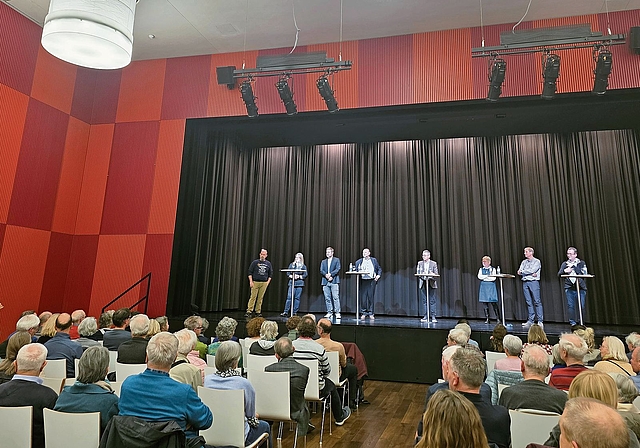Auch aus dem Publikum kamen am Abend der Podiumsdiskussion im Kasinosaal einige Fragen. (Bilder Claudia Eugster)
