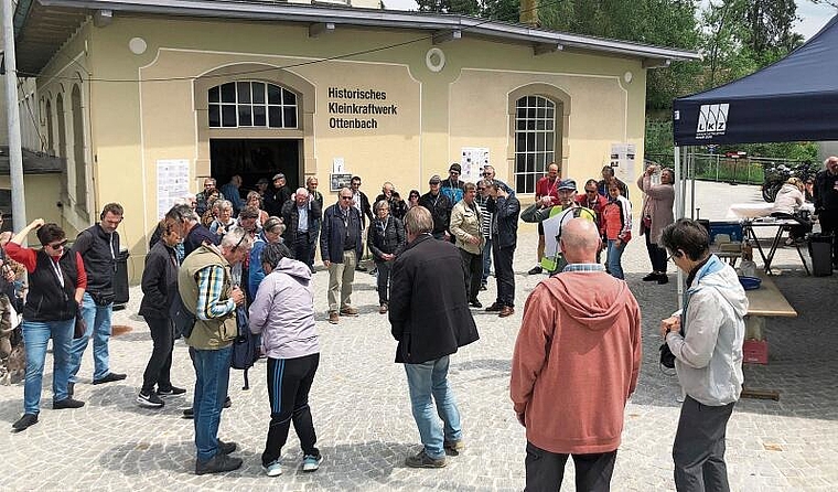 Bereit zur Führung, ausgerüstet mit modernen Kopfhörern. (Bild Christine Häusermann)