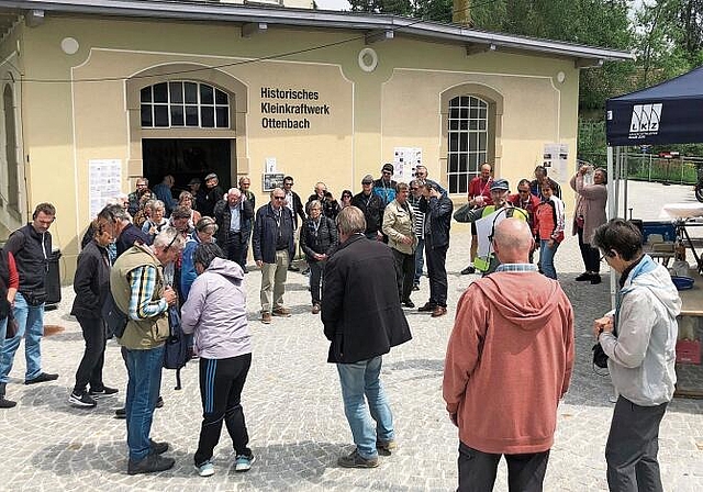 Bereit zur Führung, ausgerüstet mit modernen Kopfhörern. (Bild Christine Häusermann)