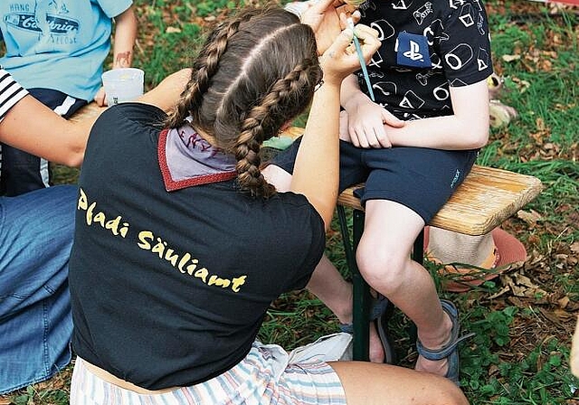 ... und für buntgelaunte Jubiläumsfest-Besucherinnen und Besucher. 
(Bilder Urs E. Kneubühl)