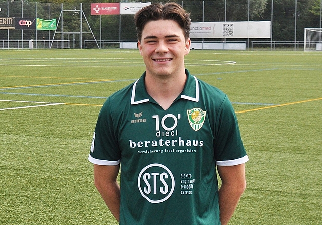 Enea Heiniger im Dress des SC Kriens auf dem Fussballplatz in Wettswil, seinem Wohnort. (Bild Kaspar Köchli)