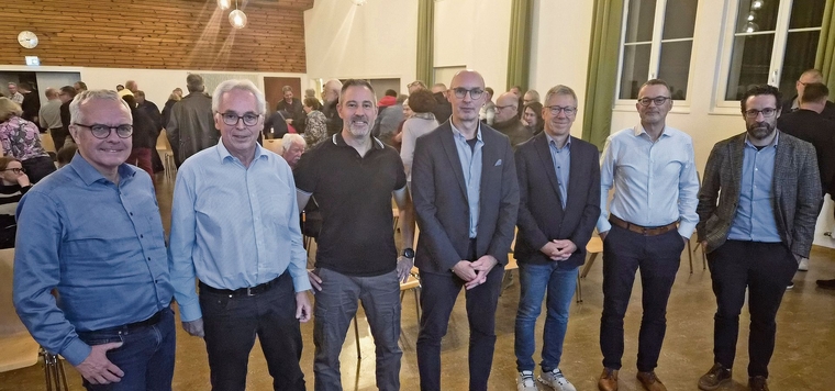 Sie bestritten den gut besuchten Energieanlass in Ottenbach (von links): Ulrich Dürr, Beat Kyburz, Andrew Rieder, alle Energiekommission Ottenbach; Marcel Eicher, Gemeinderat Mettmenstetten; Franz Zeder, Gemeinderat/Energie-kommission; Hans-Heiri Fr