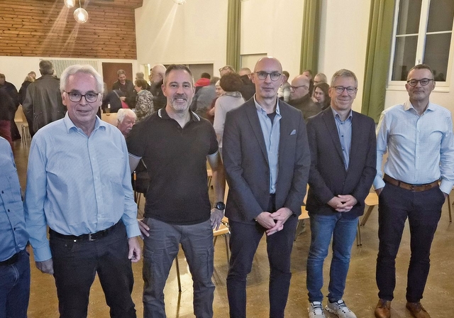 Sie bestritten den gut besuchten Energieanlass in Ottenbach (von links): Ulrich Dürr, Beat Kyburz, Andrew Rieder, alle Energiekommission Ottenbach; Marcel Eicher, Gemeinderat Mettmenstetten; Franz Zeder, Gemeinderat/Energie-kommission; Hans-Heiri Fr