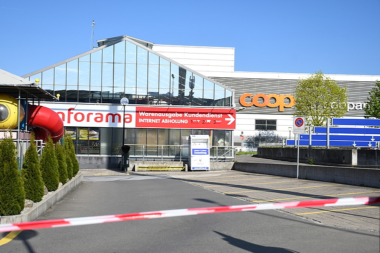 Vor dem Ausbruch der Corona-Pandemie war der Mc Donald‘s-Parkplatz in Affoltern bei Jugendlichen ein beliebter Treffpunkt. (Bild Livia Häberling)