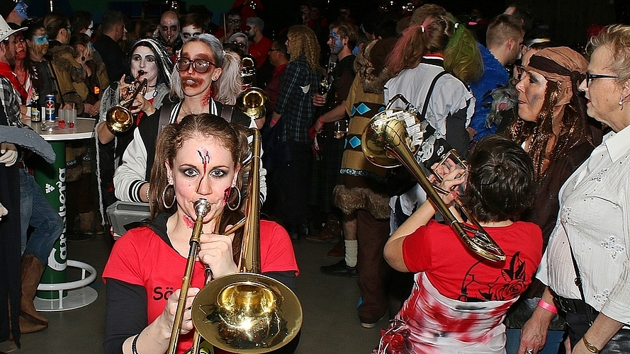 Die Säuligugger riefen mit Pauken und Trompeten zu ihrer legendären Partynacht. Die Säuligugger riefen mit Pauken und Trompeten zu ihrer legendären Partynacht.