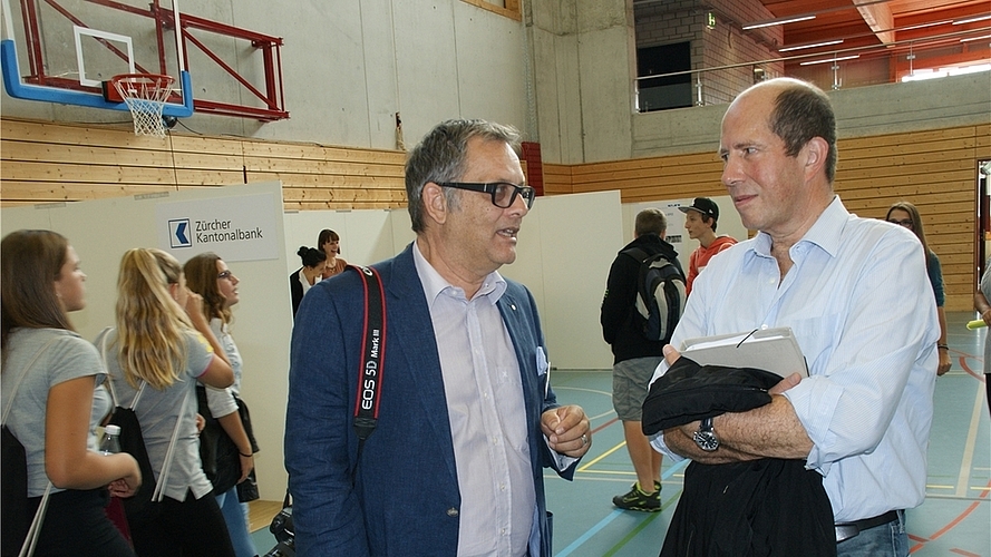 Jürg Büchi (links), Präsident Lehrstellenforum, mit Kantonsrat Olivier Hofmann. Jürg Büchi (links), Präsident Lehrstellenforum, mit Kantonsrat Olivier Hofmann.