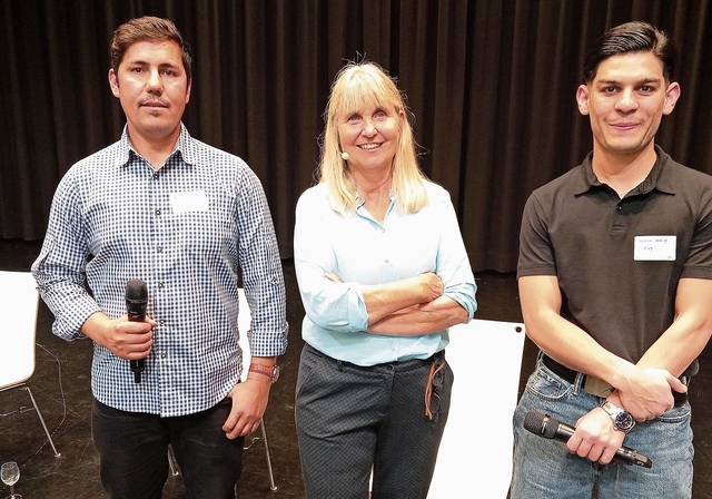 Moderatorin Christine Hubacher mit Mohammad Khaleghi (links) und Saddam Sadiq.