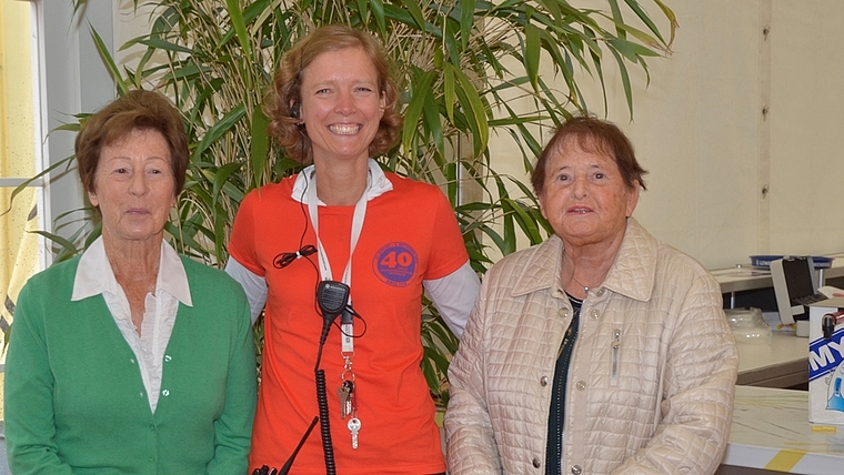Dazwischen liegen 40 Jahre: Ursel Comminot, Xenia Tschernak und Anni Bär (von links).<em> (Bild Martin Mullis)</em>