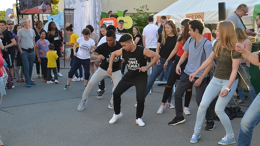 ...und die Salsa-Workshops der Tanzschule Steinhausen wurden rege genutzt. ...und die Salsa-Workshops der Tanzschule Steinhausen wurden rege genutzt.