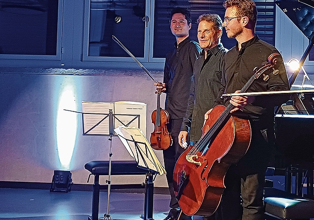 Andreas Janke, Violine, Oliver Schnyder, Klavier, und Benjamin Nyffenegger, Violoncello, spielen seit 13 Jahren erfolgreich zusammen. Das Publikum in Affoltern war begeistert. (Bilder Regula Zellweger)