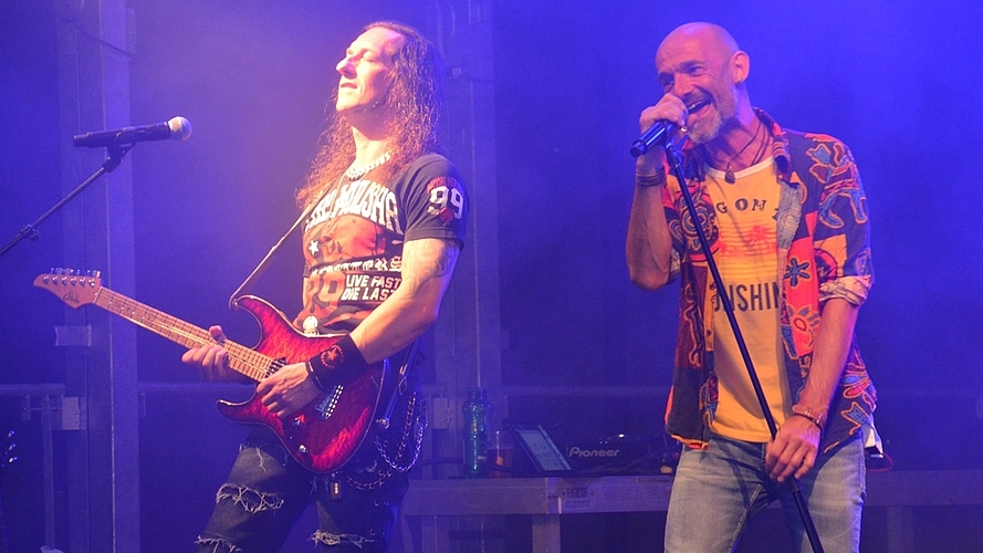 «7tCover» haben mit ihren Rock-Covers begeistert. «7tCover» haben mit ihren Rock-Covers begeistert.