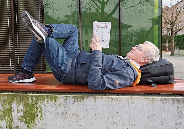 Der Wirtschaftsroman «Benutsboy», geschrieben vom Mettmenstetter Autor Miguelangelo Mutti, ist eine gute Lektüre für den Sommer. (Bild Claudia Eugster)