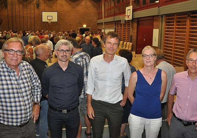 Sie orientierten im sehr gut besetzten «Wygarten» über die Erweiterung der Mettmenstetter Schulanlage. Von links: Beat Bär (Finanzvorstand), Cédric Perrenoud (Basler &amp; Hofmann), Philipp Esch (Esch Sinzel Architekten), Bea Gallati (Primarschu