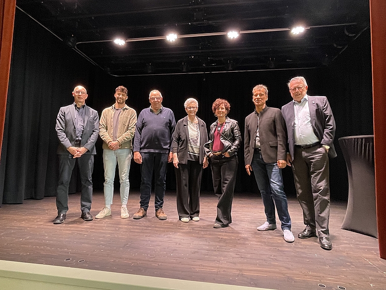 Der frisch gewählte Gemeinderat Mettmenstettens mit (von links): Marcel Eicher, Josua Suter, Jürg Meili, Vreni Spinner, Melanie Vollenweider, Lukas Stucky und Fabio Oetterli. (Bild Sandra Isabél Claus)