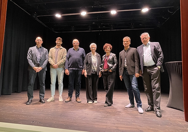 Der frisch gewählte Gemeinderat Mettmenstettens mit (von links): Marcel Eicher, Josua Suter, Jürg Meili, Vreni Spinner, Melanie Vollenweider, Lukas Stucky und Fabio Oetterli. (Bild Sandra Isabél Claus)