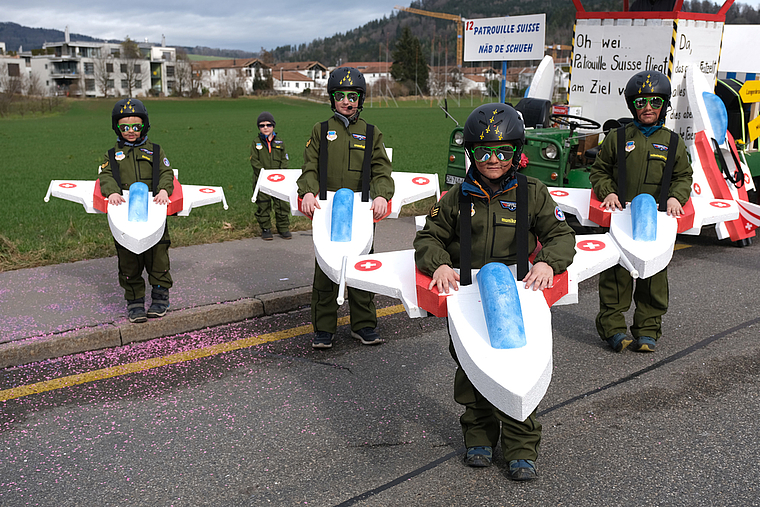 Die Miniatur-Patrouille-Suisse wird kommenden Sonntag auch am FGU-Fasnachtsumzug auch durchs Oberamt fliegen. (Bild Martin Platter)
