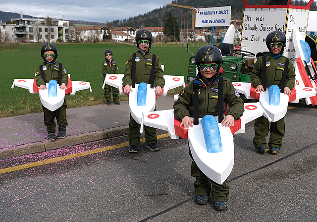 Die Miniatur-Patrouille-Suisse wird kommenden Sonntag auch am FGU-Fasnachtsumzug auch durchs Oberamt fliegen. (Bild Martin Platter)