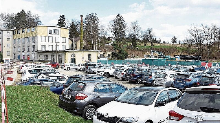 Provisorische Parkplätze von Haas Shopping: Hier ist Flexibilität gefragt. (Bild Bernhard Schneider)
