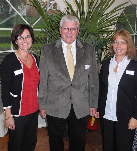 Behördenvertreter, v.l.: Francesca Brignoli-Lutz, Präsidentin der Primarschulpflege; Hanspeter Eichenberger, Gemeindepräsident; Corinne Stutz, Sekundarschulpflege.
