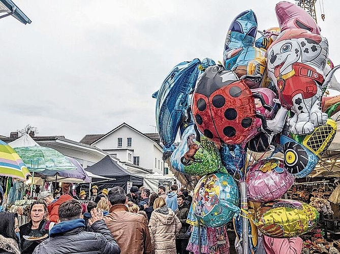 Der Markt zog viele Besucherinnen und Besucher nach Affoltern.