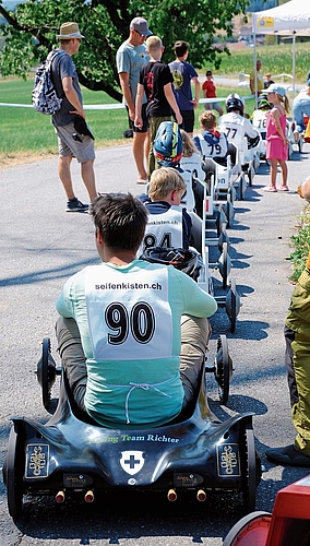 Warten in der Kolonne auf den Start. Warten in der Kolonne auf den Start.