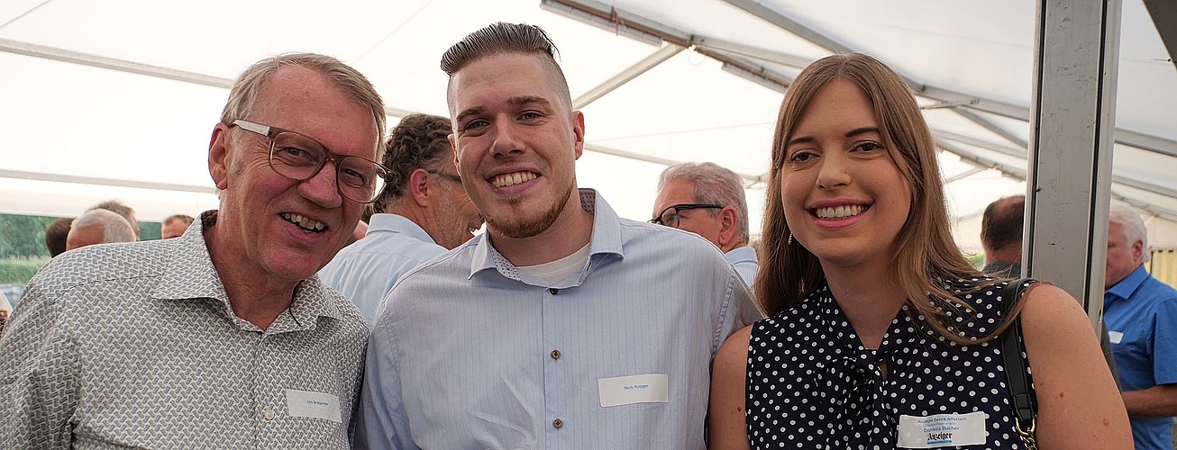 Urs Bregenzer (l.), ehemaliger Schulpräsident der Sek Affoltern/Aeugst a. A., und Daniela Bucher mit Partner. Sie wird bald neu zum Team des «Anzeigers» stossen.