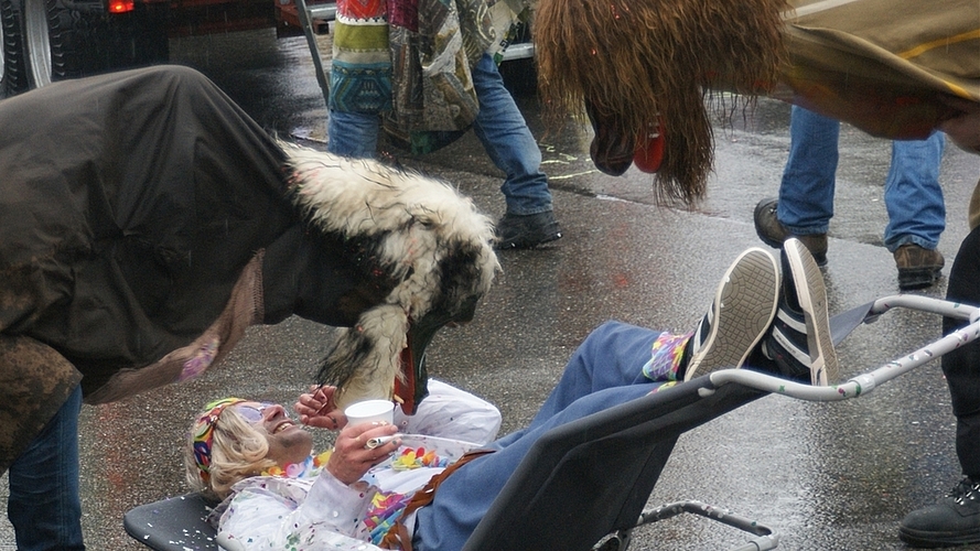 Hippie-Kiffer trifft auch Schnabelgeissen. Hippie-Kiffer trifft auch Schnabelgeissen.