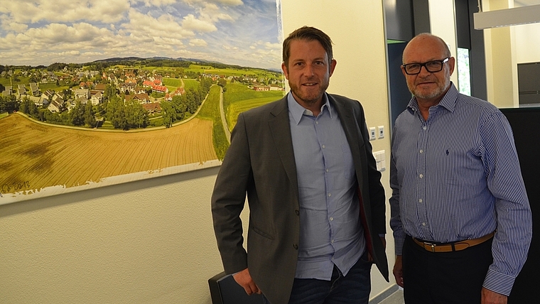 Prägten Knonau: Gemeindeschreiber Matthias Ebnöther (links) und Gemeindepräsident Walter von Siebenthal. (Bild Thomas Stöckli)