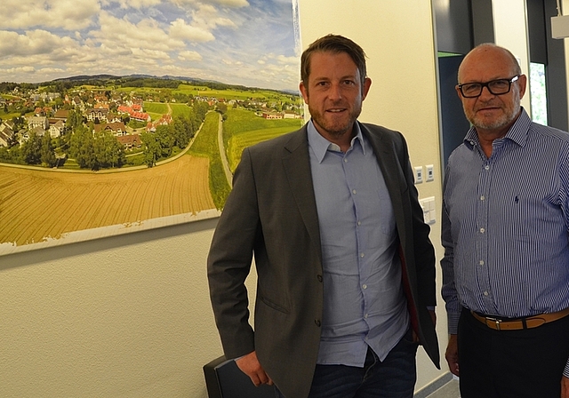 Prägten Knonau: Gemeindeschreiber Matthias Ebnöther (links) und Gemeindepräsident Walter von Siebenthal. (Bild Thomas Stöckli)