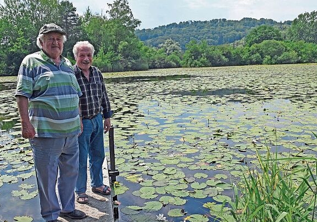 Zwei rüstige Rentner schätzen die Ruhe: Fritz Armbruster (links) und Erich Häfliger (Bild Martin Mullis)
