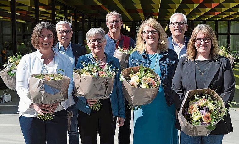 Der Stadtrat Affoltern in künftiger Zusammensetzung. Von links: Claudia Ledermann, Markus Meier, Eveline Fenner (Präsidium), Markus Gasser, Eliane Studer Kilchenmann, Felix Fürer und Claudia Spörri (Schulpräsidium). (Bild Thomas Stöckli)